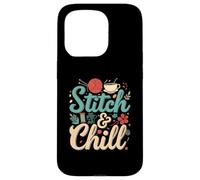 Stitch & Chill Knitting Sewing Craft Hobby Coffee Lover Carcasa para iPhone 15 Pro