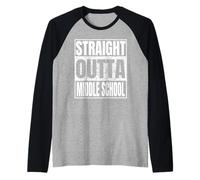 Straight Outta Middle School Graduation Class 2026 Funny Camiseta Manga Raglan
