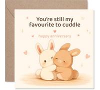 Stuff4 Tarjeta romántica de aniversario con texto en inglés "Still My Favorite to Cuddle", bonitos conejitos abrazados con corazones pastel, dulce manera de marcar tu día especial juntos, cuadrado de