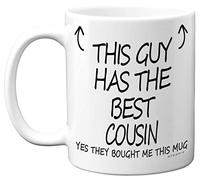 Stuff4 Taza de café con texto en inglés «This Guy Has The Best Cousin - Regalos para primos, tazas de café de cerámica de 11 onzas aptas para lavavajillas, regalos para cumpleaños, regalos de Navidad