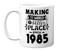 Stuff4 Taza de café de cerámica de 325 ml, regalo para hombres y mujeres - Making The World a Better Place since 1985 - Happy 40 Birthday Gifts for Grandad Grandma Nan Retro Back in 1985 Age Forty