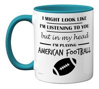 Stuff4 Taza de cerámica con asa azul claro de 325 ml apta para lavavajillas, diseño con texto en inglés "In My Head", regalo divertido para amantes del fútbol americano, hombres y mujeres