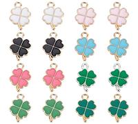 SUNNYCLUE 1 caja 64 piezas 8 colores St Patrick Day Charms Trébol de Cuatro Hojas Charm Esmalte Shamrock Irish Charms Saint Patricks Green Leaves Charms para Joyería Hacer Charm Pendientes Pulseras Su