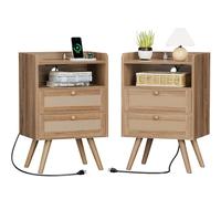 SUPERJARE Mesita de noche de 2 cajones con estación de carga, juego de 2 mesitas de noche de ratán bohemio, mesa auxiliar de cama de 25.2 pulgadas de alto con patas de madera maciza, mesa auxiliar
