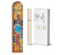 SURI Mezuzah - Funda de madera para puerta, cubierta Mezuza inspirada en Chagall amarilla de 5 pulgadas con pergamino impreso, adhesivo autoadhesivo, se adapta a un rollo de 4 pulgadas, caja de regalo