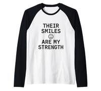 Sus Sonrisas Son mi Fuerza. Cita de Amor Familiar. Camiseta Manga Raglan