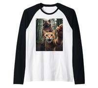Tabby Cat Selfie Escape from Dinosaur Funny for Teens Adults Camiseta Manga Raglan