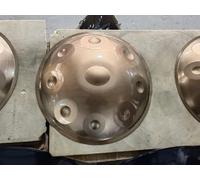 Tambor de acero de 432 Hz, 9 notas, 22 pulgadas, "Gold Performer" en re menor con soporte de mano, estuche de mano, mazos duraderos y paño libre de polvo