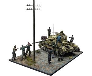 TANK DIORAMA - FIELD REPAIR MILITARY KURSK 1943 /