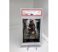Tarjeta Card de Lionel Messi F.C. Barcelona Barça, Topps FCB Fan Set Monolith-Electro 2024 2025, #M09 PSA NM-MT 8