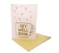 Tarjeta con texto en inglés "Get Well Soon" con taza de madera grabada en la parte