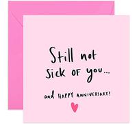 Tarjeta de aniversario de Old English Co. Still Not Sick of You - Tarjeta romántica de broma divertida | Para novio, novia, esposa, marido, pareja, interior en blanco y sobre incluido