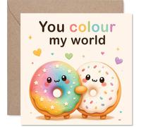 Tarjeta de aniversario juguetona - Un toque de afecto - Lindas donas pastel abrazadas con corazones arcoíris - Garantizado para iluminar su día especial - cuadrado de 145 mm, sobre incluido