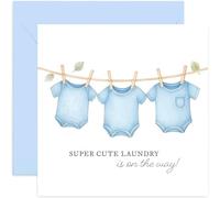 Tarjeta de anuncio de bebé niño, ropa de lavandería súper linda está en camino para futuros padres, mamá futura, regalos de licencia de maternidad del equipo para colega, compañera de trabajo, hermana
