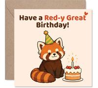Tarjeta de cumpleaños de panda rojo, rebosante de alegría de cumpleaños, adorable caricatura en un sombrero de fiesta junto a un pastel, diversión caprichosa para los amantes de los animales, cuadrada