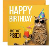 Tarjeta de cumpleaños descarada - Gato con actitud trae las vibraciones de fiesta - Gafas de sol felino bebiendo un cóctel sobre un fondo amarillo audaz - cuadrado de 145 mm, sobre incluido