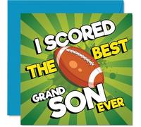 Tarjeta de cumpleaños divertida para nieto, diversión de fútbol con un giro ganador, tono verde vibrante y lema audaz con texto en inglés "I SCORED THE BEST GRAND SON EVER", cuadrado de 145 mm, sobre