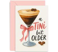 Tarjeta de cumpleaños humorística para un amigo o un ser querido, regalo con texto en inglés "a TINi bit OLDER", diseño clásico de cóctel, para amigos, colegas, familiares, interior en blanco con