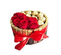 Tartas de chocolatinas Merci con flores y Ferrero. Perfectas como regalo de San Valentín, cumpleaños o Día de la Madre (Medium con rosas)