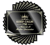 Tatuaje leyendo hombres dormitorio decoración impermeable - Keep Calm I'm Almost A Media Presenter botella calcomanía autoadhesivo para uso deportivo (12 x 18 cm)