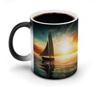 Taza con diseño de barco en el océano que cambia de color y cambia de temperatura. Taza de cerámica negra reactiva al calor. Taza de té. El mensaje aparece al calentarse. Cumpleaños para un familiar