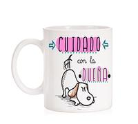 Taza Cuidado con la dueña. Taza Divertida de Regalo de Perro advirtiendo del Peligro de su dueña.