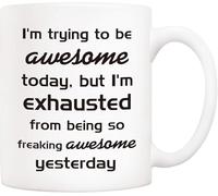 Taza de café divertida y genial para un compañero de trabajo, "Estoy tratando de ser increíble hoy, pero estoy exhausto de ser tan increíblemente increíble ayer", tazas de cerámica novedosas de 11 oz