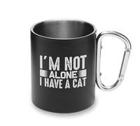 Taza de metal con asa de mosquetón, con texto en inglés "I'm Not Alone I Have A Cat"