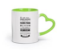 Taza de regalo original En esta casa mandan las frases de amor familiar. （11oz/320ml） Regalo divertido para amantes del café, mejores amigos del trabajo, compañeros de trabajo y amigos Verde