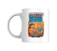Taza “Lo nuestro no es cotilleo, es análisis profundo de la realidad social” - Taza divertida para amigas - Regalo original - Cerámica 330ml apta microondas y lavavajillas