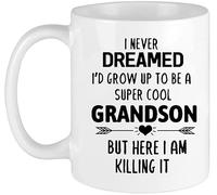 Taza para nieto de 325 ml con texto en inglés "I Never Dreamed I'd Grow Up To Be A Cool Grandson But Here I Am Killing It!", divertida taza de café para regalar a familiares y amigos, Navidad, Acción