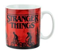 Taza xl stranger things con pegatina