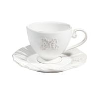 Taza y platillo de té de loza blanca