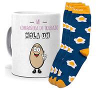 Taza y trio de calcetines, originales y personalizados. Mi compañera de trabajo mola un huevo. 1 calcetin gratis por el que se te pierde