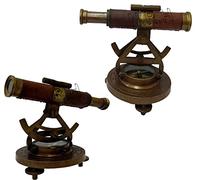 Telescopio de cobre amarillo antiguo de la alidade con el artículo marino de los coleccionables del telescopio de cuero de la brújula