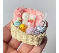 TEMU Un set de baño para casa de muñecas en miniatura que una combinación de modelos de toalla, pelota de baño y jabón. Es un pequeño accesorio de de baño adecuado para regalos navideños.