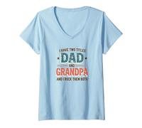 Tengo Dos títulos: papá y Abuelo y yo los rockeo a Ambos Camiseta Cuello V, Mujer, Azul Bebé, S