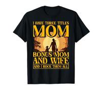 Tengo tres títulos Mom Bonus Mom and Wife y yo los rockeo Camiseta