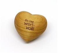 Thankgoods Corazón de Madera con Grabado 'Du bist wertvoll' - Regalo Emotivo y Único, 6,5 x 5,5 cm