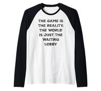 The Game Is Reality Divertida Camiseta de Videojugador en Espera en el vestíbulo Camiseta Manga Raglan