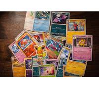 The Gaming Emporium Paquete de 25 tarjetas Pokémon: incluye 5 tarjetas de aluminio con 1 ultra rara o mejor garantizada, colección TCG surtida, mezcla aleatoria, sin duplicados