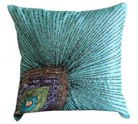 The HomeCentric Funda de cojín Decorativa Personalizada, Color Azul Agua, 40x40 cm, de Seda, para sofá, con pájaros, Plumas de Pavo Real, Estilo Art déco, con Cuentas, Moderna - Peacock Grace