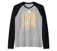 The Lord Guides Our Steps Proverbios 16:9 Versículo de la Biblia Camiseta Manga Raglan