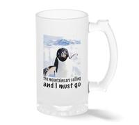 The Mountains Are Calling And I Must Go Funny Penguin Mug - Ironic Meme Coffee Cup - Sarcastic Hiker Gift Transparente taza de Stein de la cerveza 0.5L