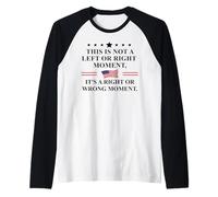 This is Not a Left or Right Moment It's a Right Wrong Moment Camiseta Manga Raglan