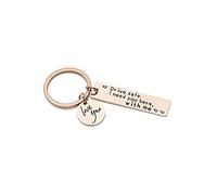 THOANBY Drives Safe I Need You Here with Mes - Llavero de acero inoxidable con texto en inglés «Drives Safe I Need You Here with Me» para regalo de viaje, para marido, hijo, esposa, novio, elegante