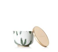 Thymes Velas perfumadas para mujeres y hombres, lata con tapa dorada, fragancia de lujo para el hogar, decoración del hogar, velas de vacaciones, notas de agujas de abeto siberiano crujientes, madera