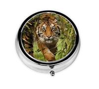 Tiger in The Jungle Este pequeño pastillero redondo de viaje de tres compartimentos es perfecto para almacenar medicamentos diarios, vitaminas y sobre la marcha.