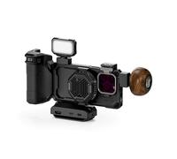 TILTA Khronos - Jaula para teléfono compatible con iPhone 16 Pro con mango de madera, sistema de refrigeración, mango Focus PD y mini panel LED, color negro TK-IP16-PB-B