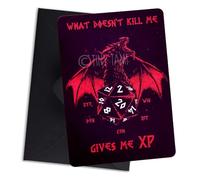 TinyTami Tarjeta de cumpleaños con diseño de dragón W20, con diseño de dados Happy Birthday What doesn't kill me gives me XP 10 x 15 cm, tarjeta de felicitación de Fantasy & RPG, incluye sobre negro